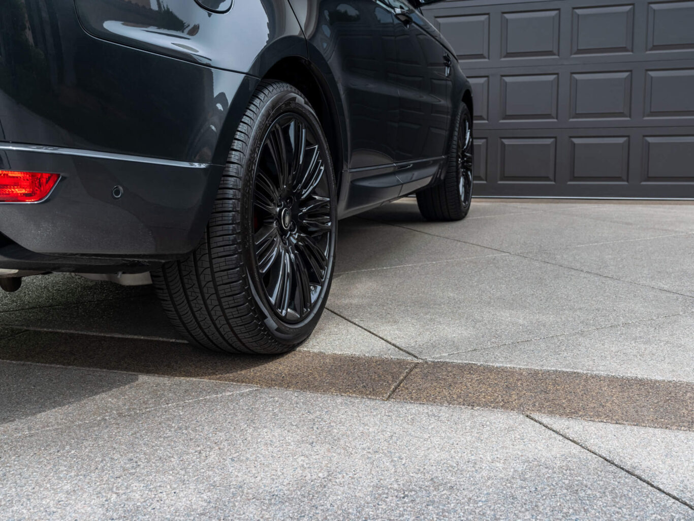 accelerate-concrete-coatings-upstate-south-carolina-20210525--Luxury Driveway and Sidewalk-004